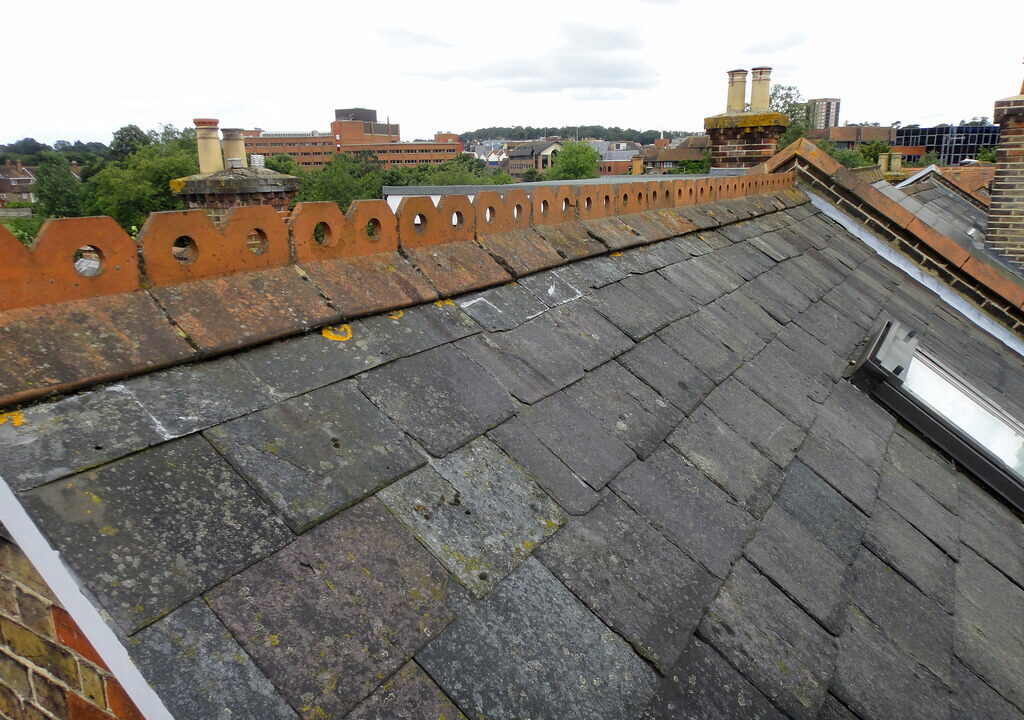 a side of a roof with shingles